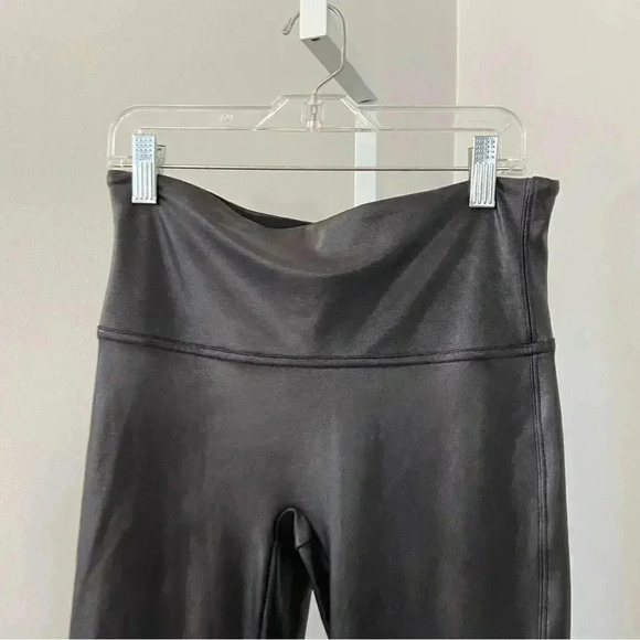 Spanx Faux Leather Legging Size Medium - Picture 4 of 8